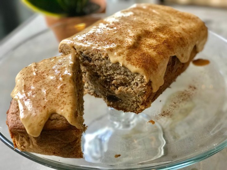chocolate chip pb banana bread cake - www.getWelli.com - #getWelli #flourless #vegan #protein #sugarfree #peanutbutter