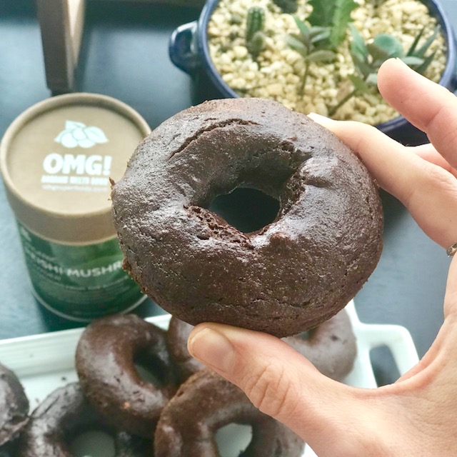 Chocolate Superfood Doughnuts -www.getWelli.com - #getWelli #grainfree #vegan #glutenfree #paleo #sugarfree