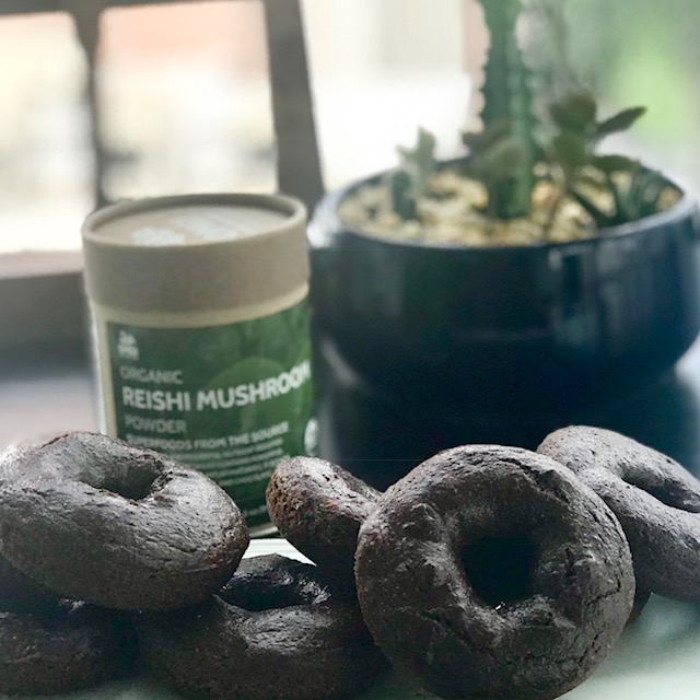 Chocolate Superfood Doughnuts - www.getWelli.com - #getWelli #glutenfree #grainfree #vegan #paleo #sugarfree