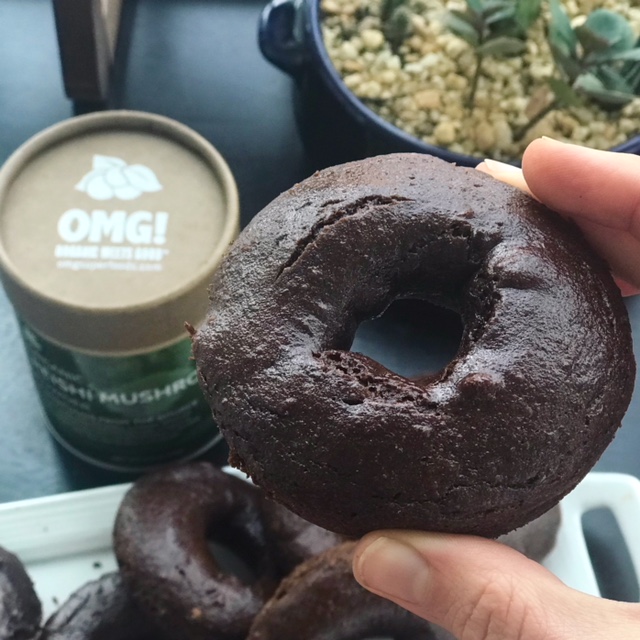 Chocolate Superfood Doughnuts -www.getWelli.com - #getWelli #grainfree #vegan #glutenfree #paleo #sugarfree
