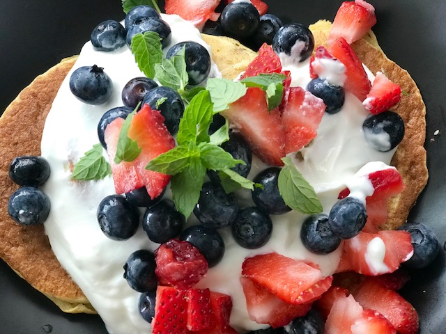 Fluffy Golden Pancakes - www.getWelli.com - #getWelli #vegan #paleo #glutenfree #sugarfree