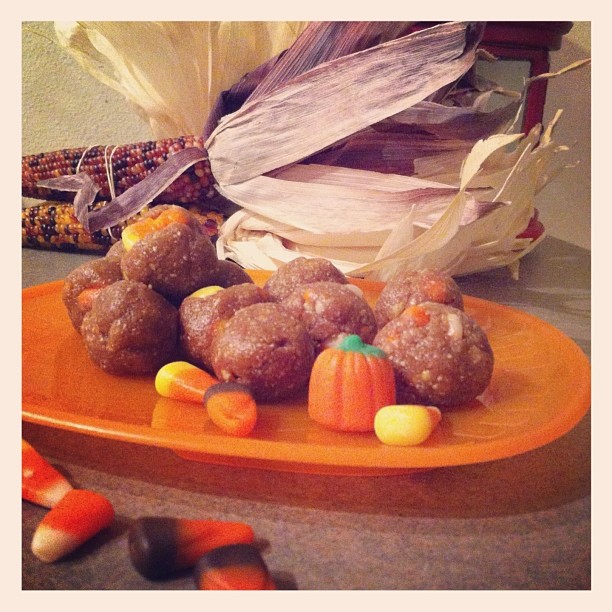 candy corn cookie dough - www.getWelli.com - #glutenfree #vegan #raw #Halloween #dessert #cookiedough