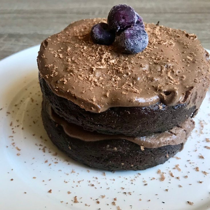 fudge chocolate cake | cherry almond frosting | paleo | vegan | no sugar