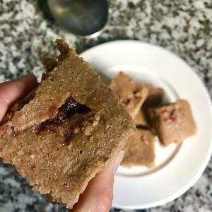 healthy peanut butter jelly blondies